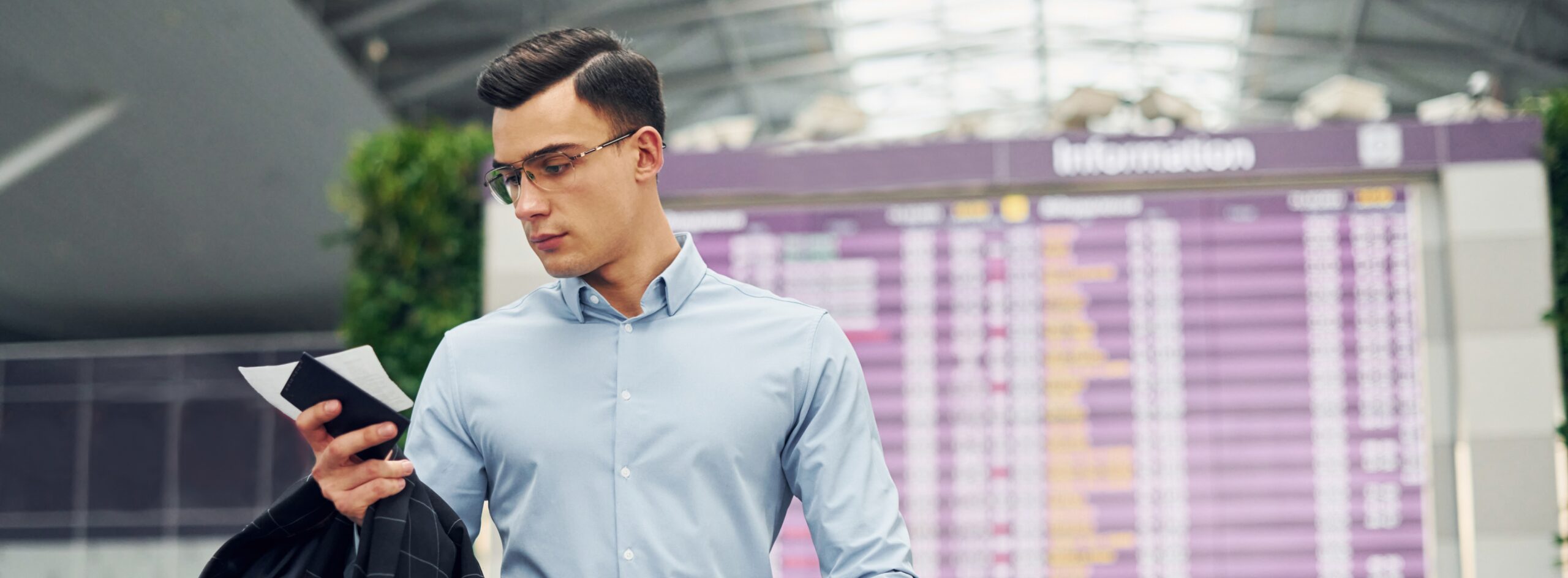 VoyagerAid theme: proactive alerts, self-service portal, and KPIs visualized for airline disruptions.