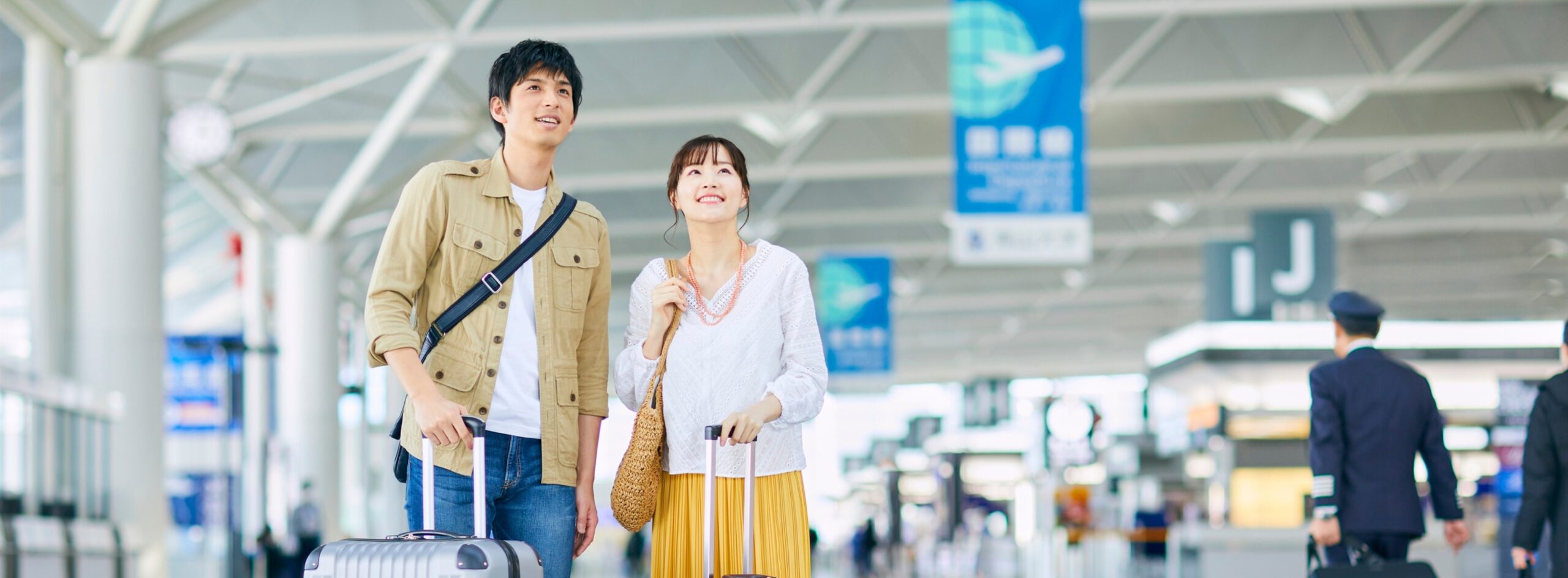 Passengers are using disruption management dashboards and AI tools to handle flight delays.